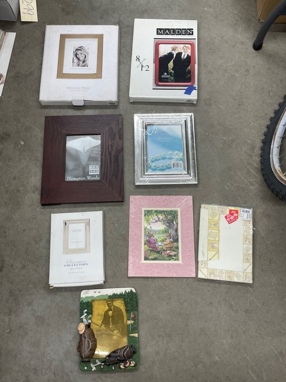 8 Pcs - Pic Frames & More