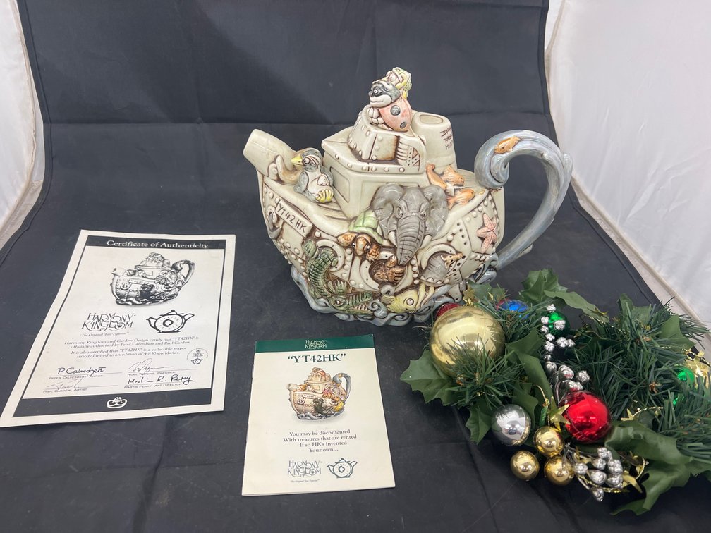 Harmony Kingdom Teapot & Miniature Wreath