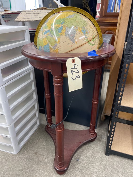 Stand w/Globe 18"x36"