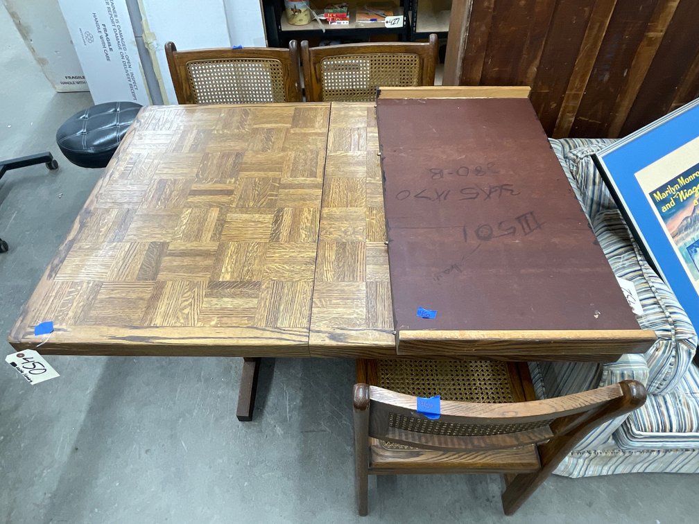 Table w/Leaf & 3 Chairs