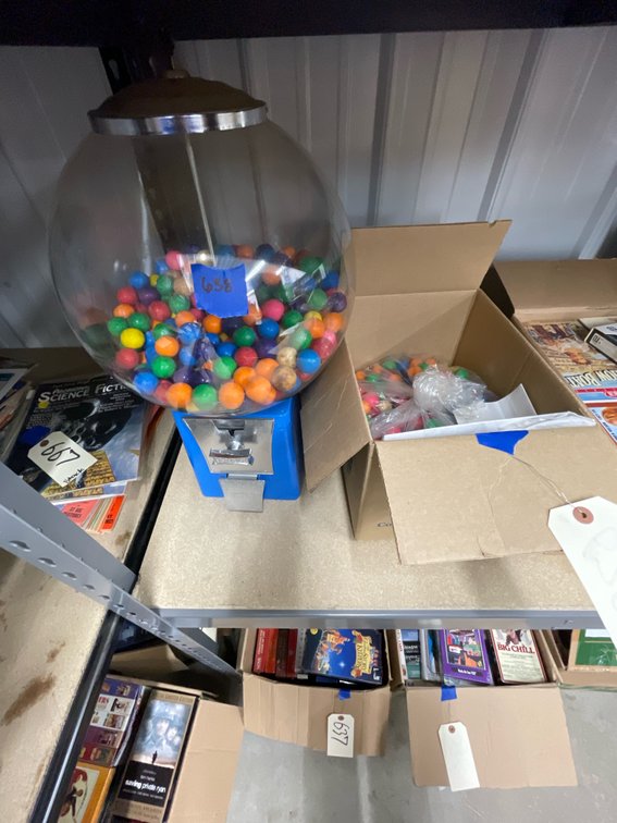 Gumball Vending Machine w/Box of Gumballs
