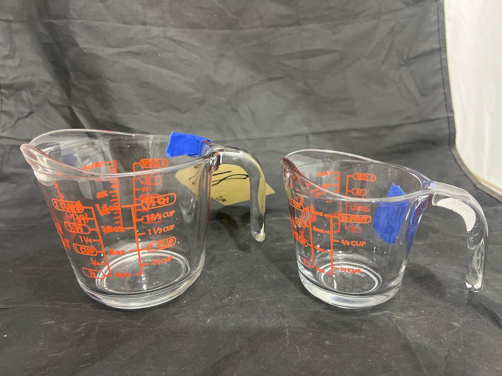 2 Pcs - Anchor Hocking Measuring Cups