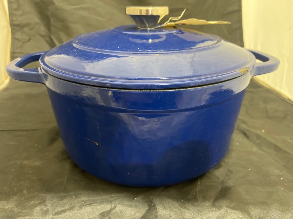 5.5 Qt Lodge Cast Iron Pot w/Lid