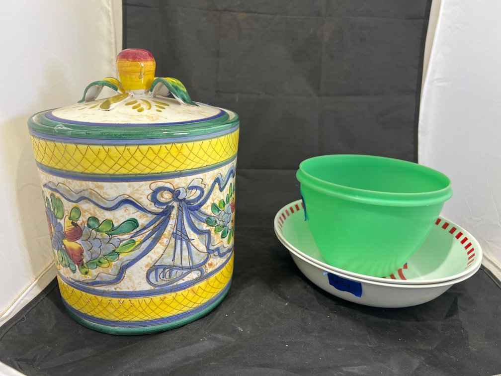 Cookie Jar - Plastic Bowls - Tupperware