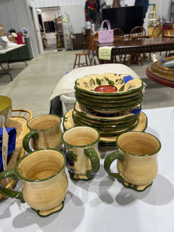 Home Trends Coffee Mugs - Bowls - Plates