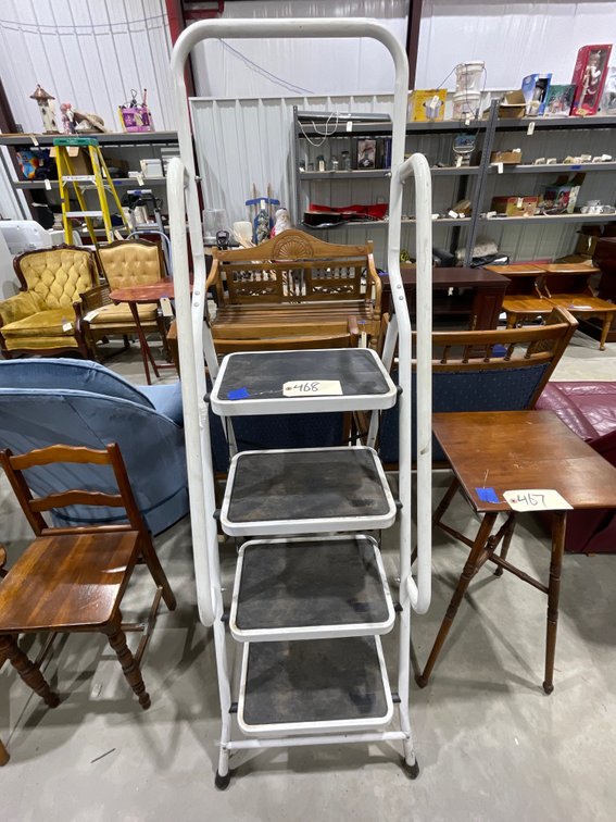 4-Step Folding Step Ladder 39"
