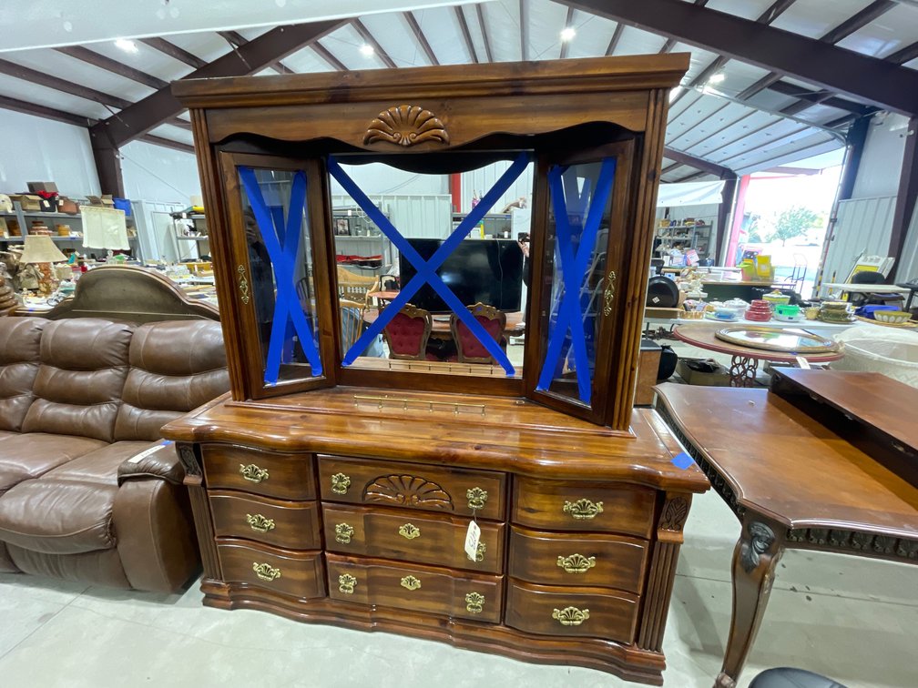 9-Drawer Dresser w/Mirrored Hutch & Glass Display  Shelves