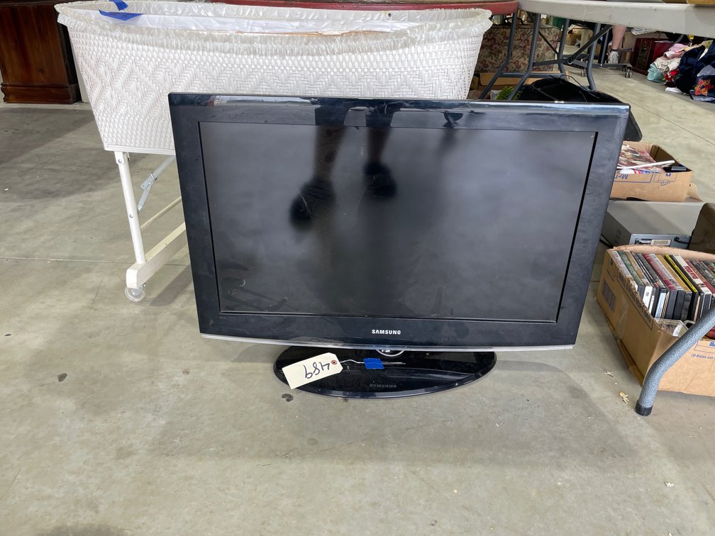 Samsung 31" Flat Screen TV w/Cord - no remote