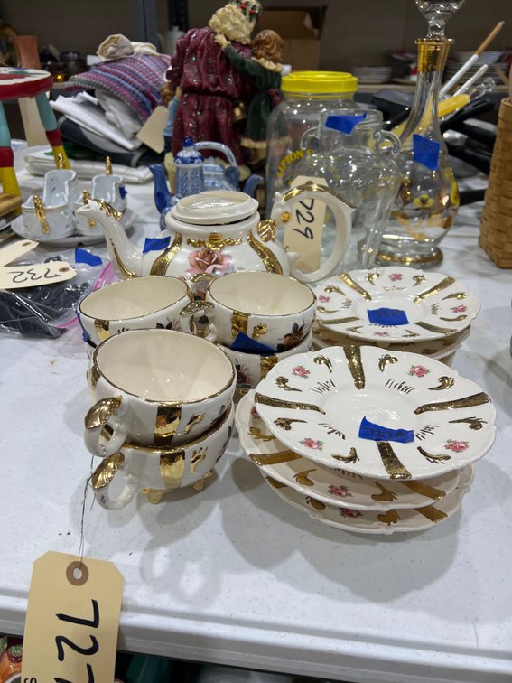 13pcs Teacups - Saucers - Teapot