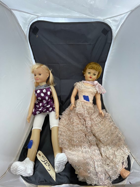 2 Dolls