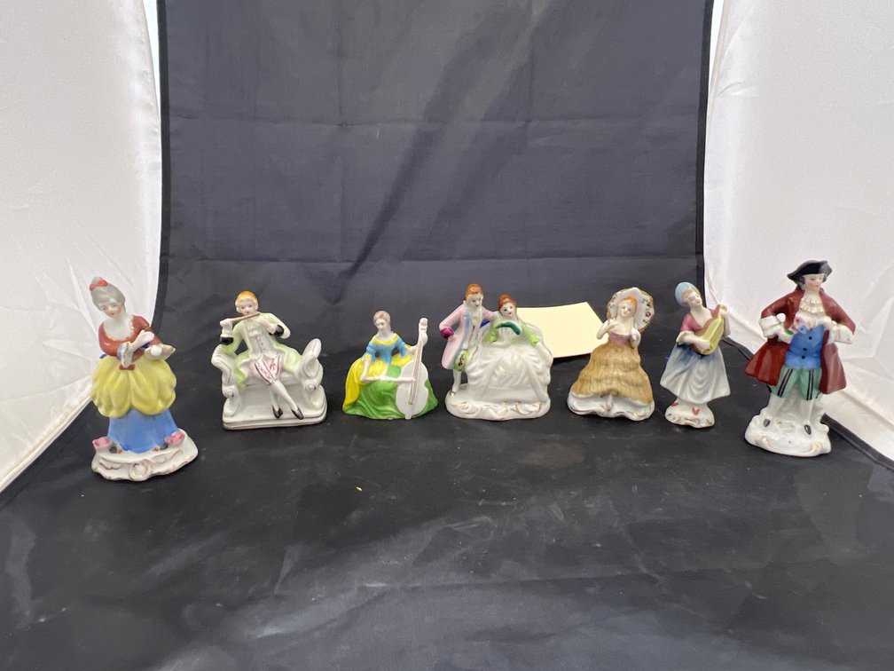 7 Pcs - Assorted Figurines