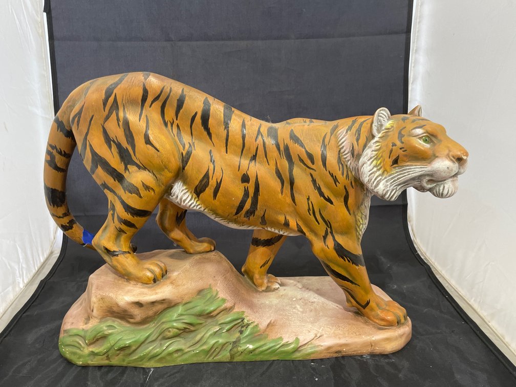 Hollow Mold Painted Tiger