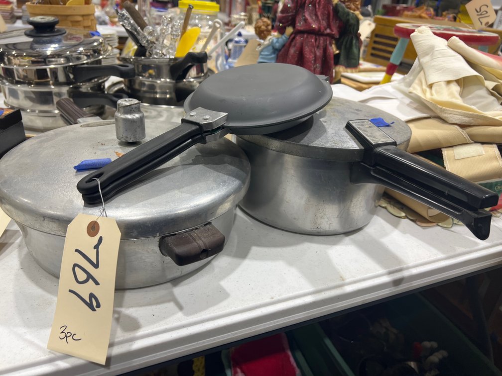 2 Pressure Cookers & Egg Cooker