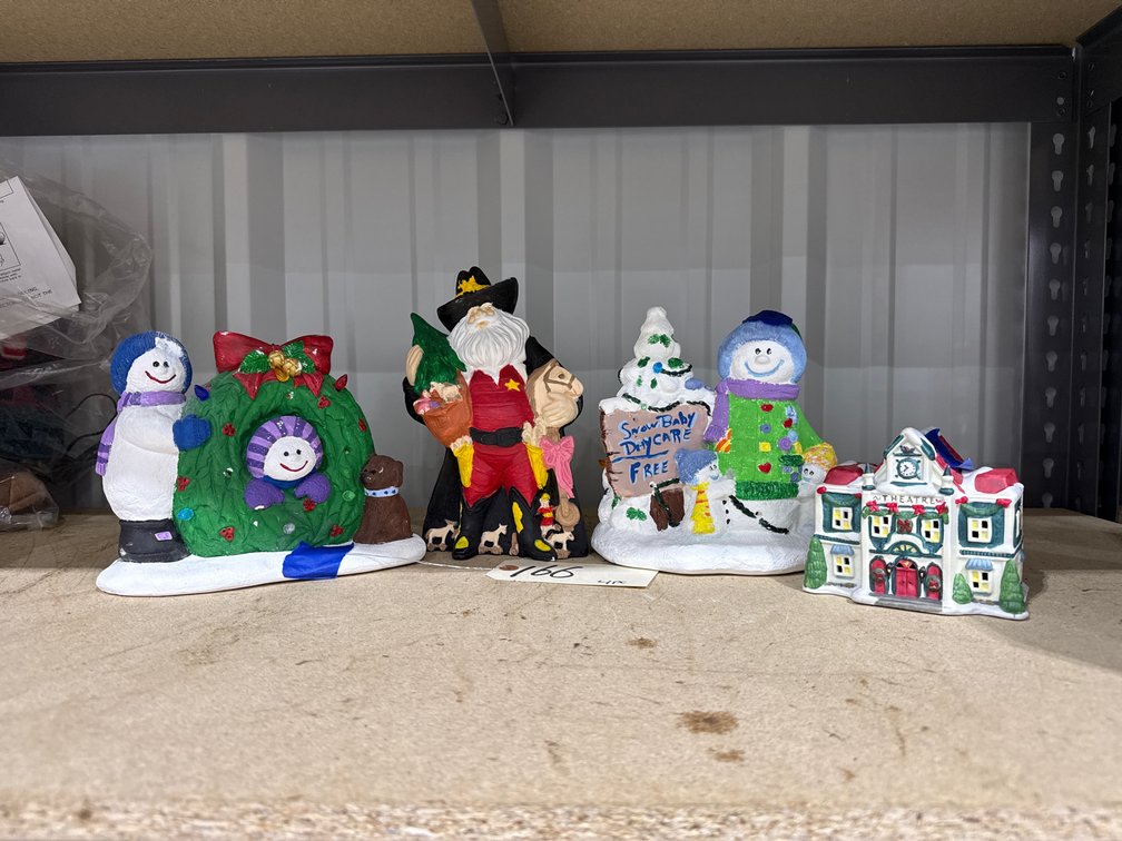 4 Pcs - Holiday Building & 3 Christmas Figurines
