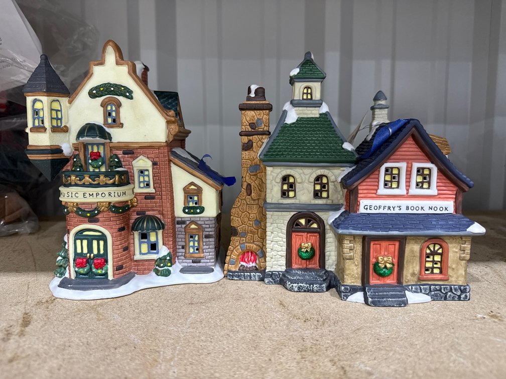 2 Pcs - Holiday Village Buildings