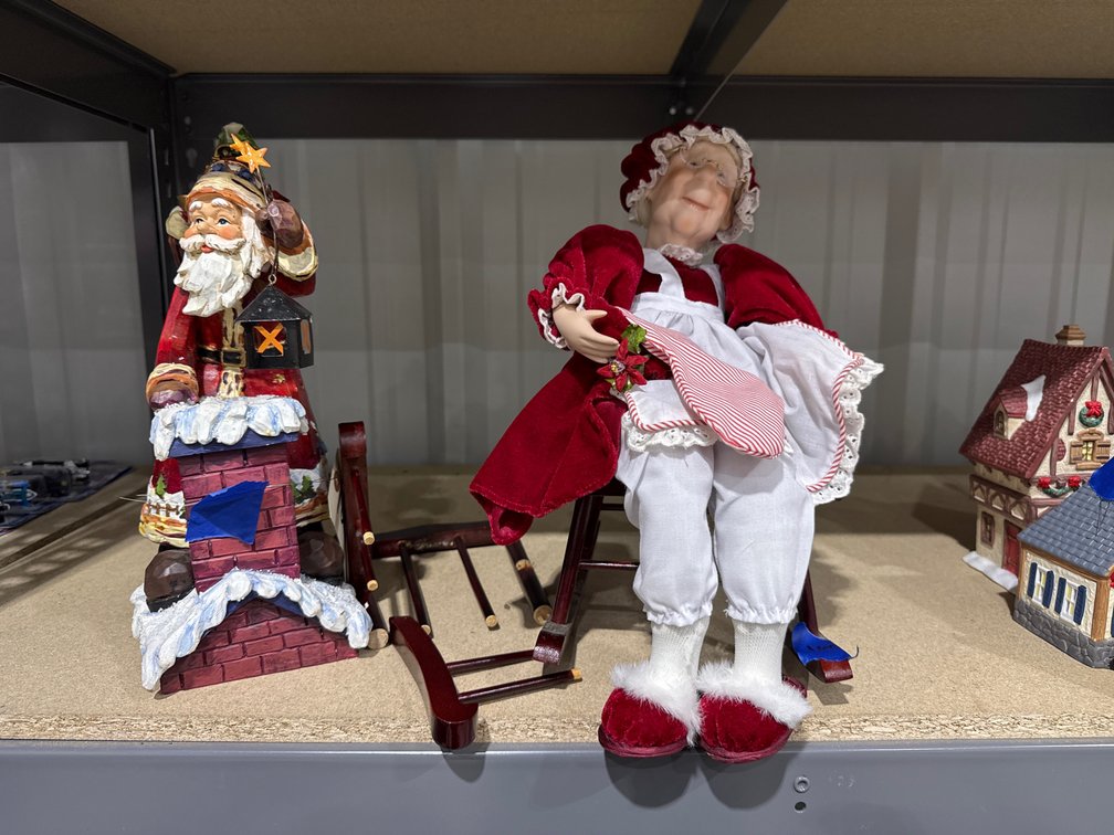 2 Pcs - Santa Figurine & Mrs Clause Figurine