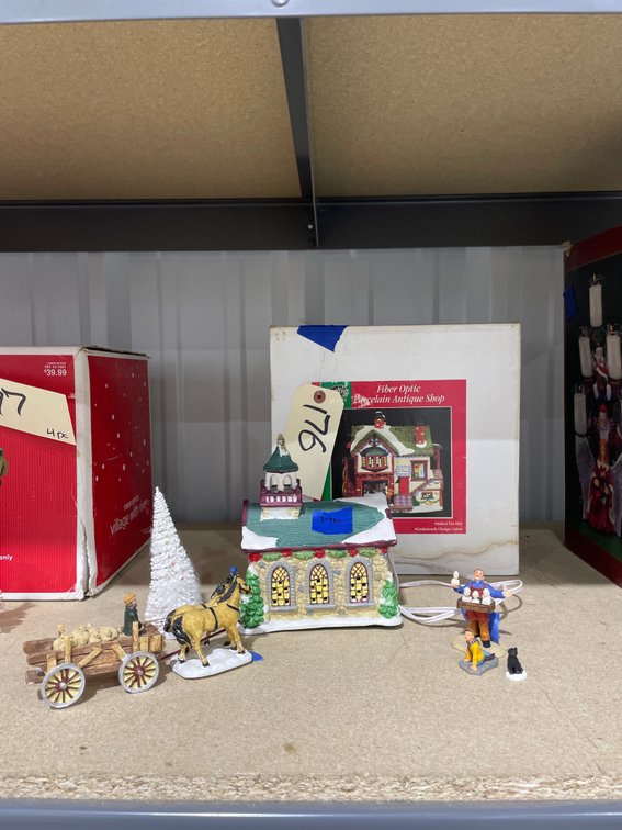 2 Christmas Village Buildings - Figurines