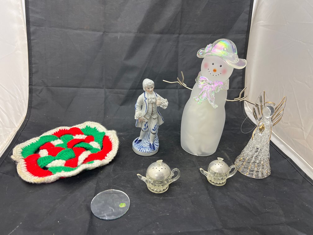 Assorted Holiday Decor