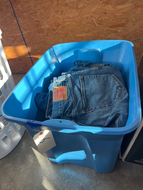 Levis Sz 34 Shorts & Jeans in Plastic Bin