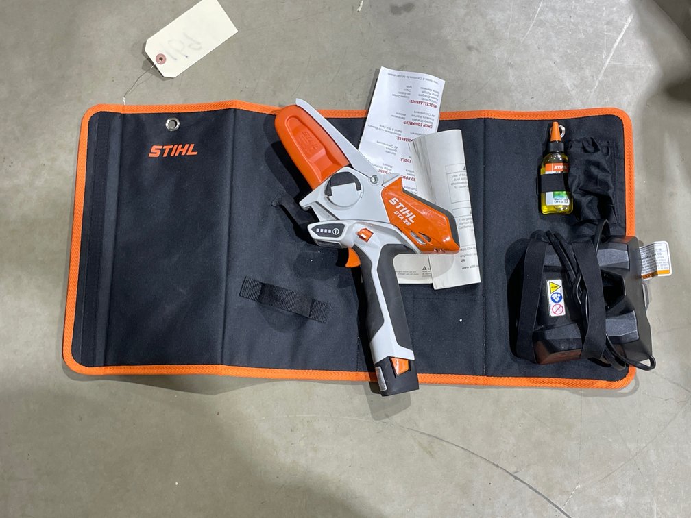 Elec Stihl Mini Chain Saw w/Charger & Battery