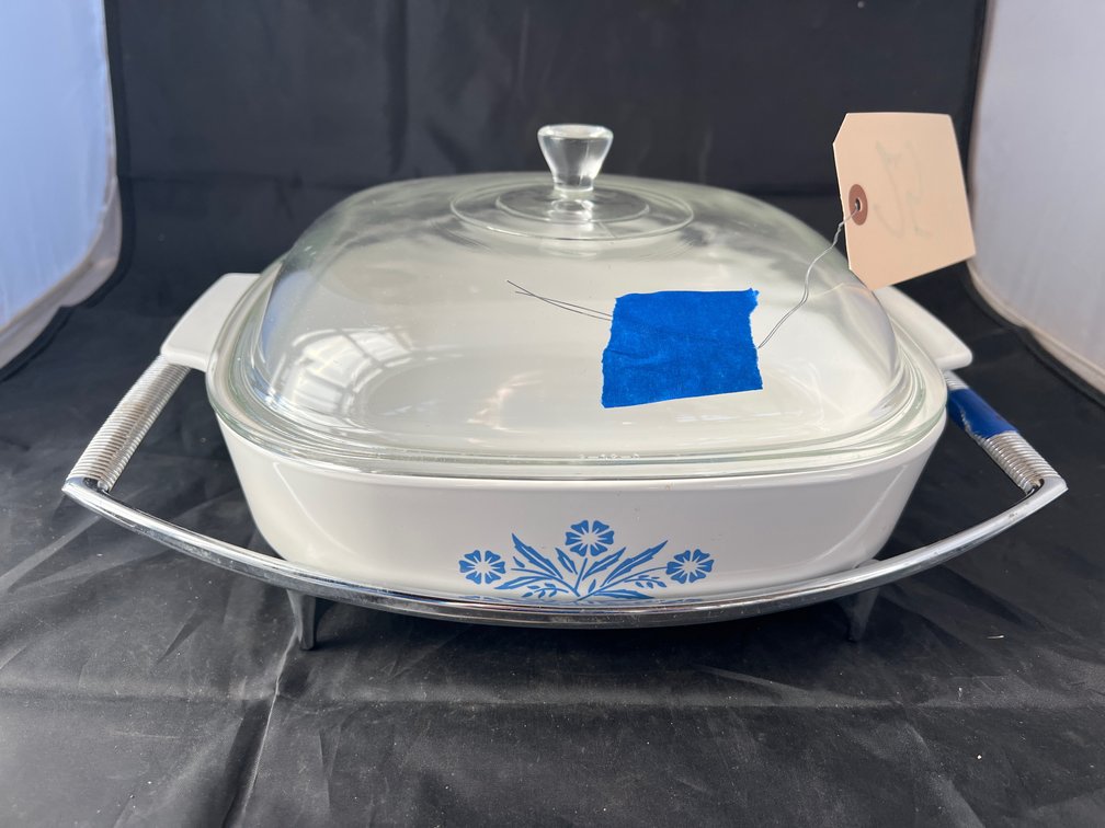 Corningware Casserole w/Lid & Serving Stand
