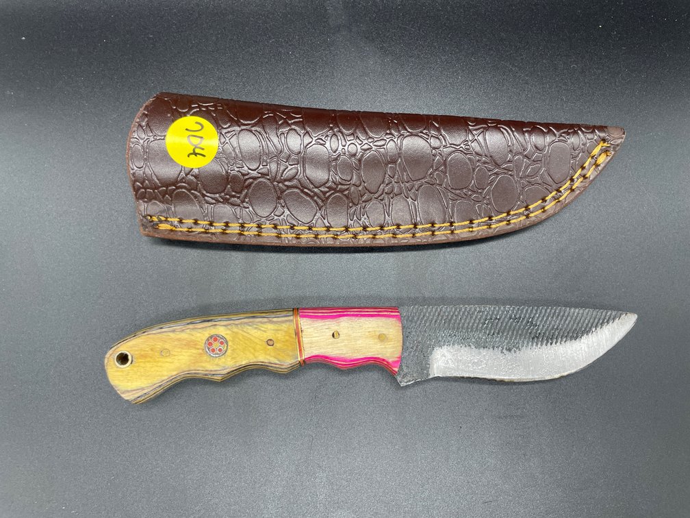 Fixed Blade Knife w/Leather Sheath