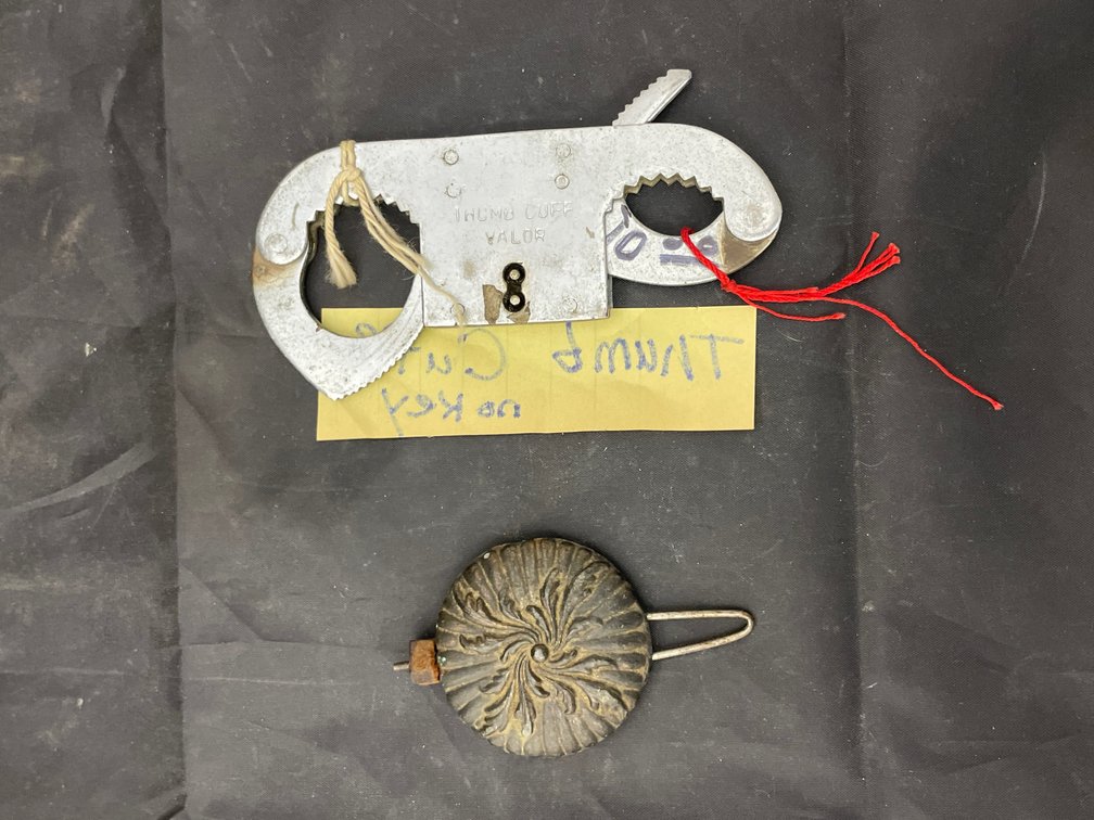 Thumb Cuffs - no key