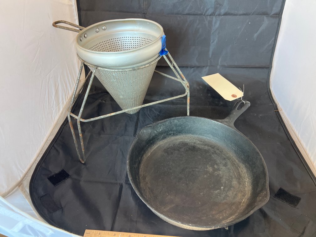 Chinois w/Stand - 10-1/2" Cast Iron Skillet