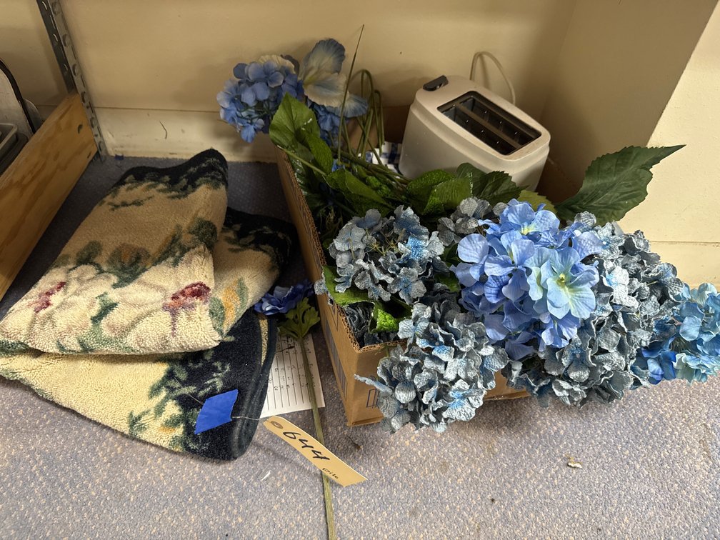 Toaster - Rug - Blue Floral Picks