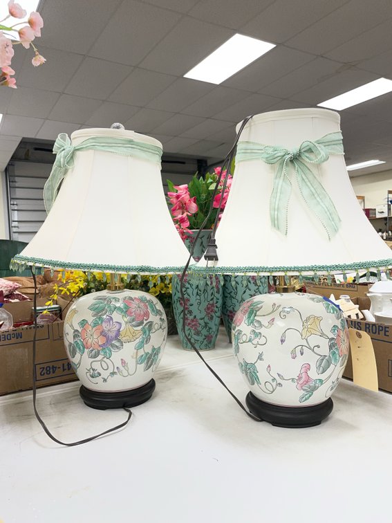 Pair Matching Table Lamps w/Shades