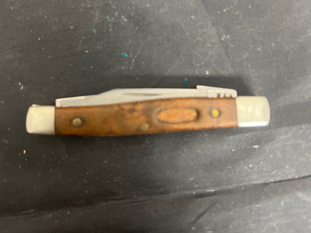 2-Blade Pocket Knife - 1 blade is broken