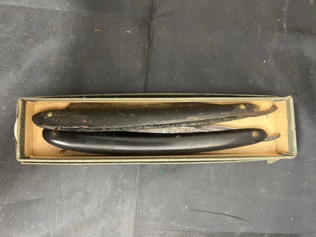 2 Pcs - Straight Razors in box