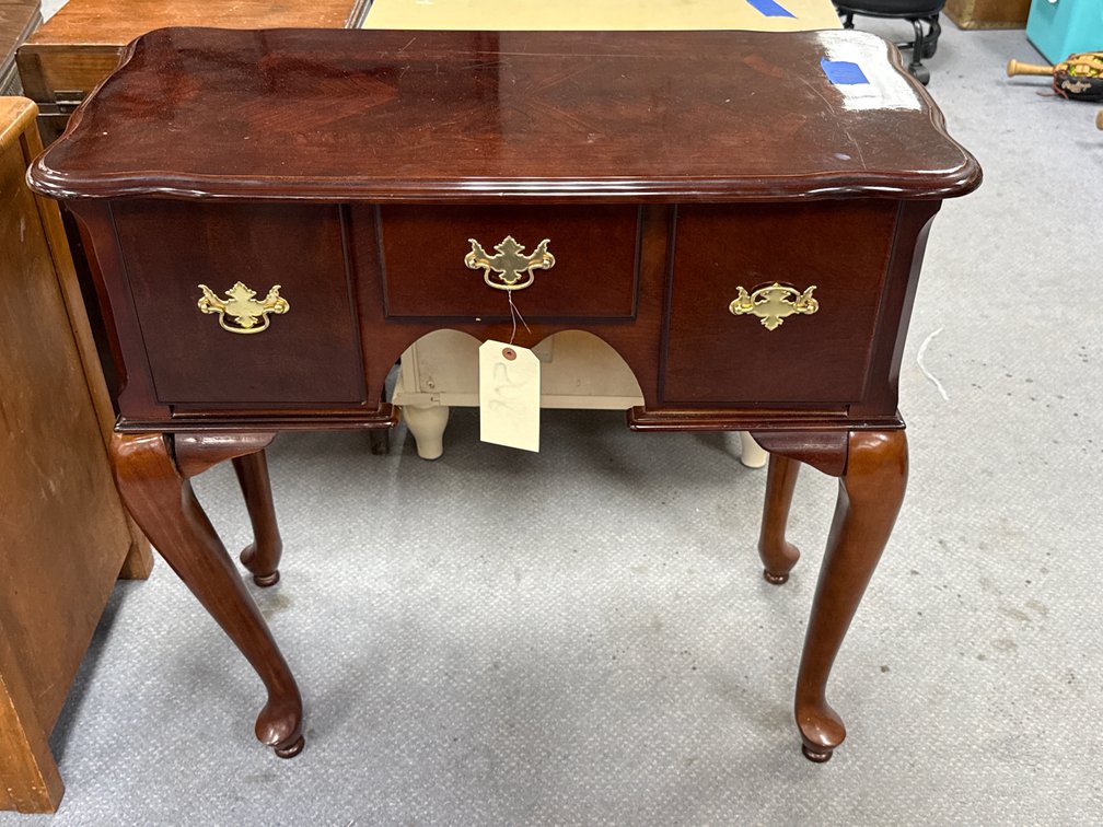 3-Drawer Vanity 32"L x 16"W x 31"H