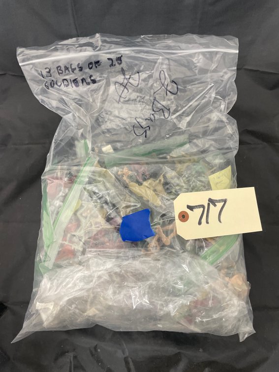 13 Bags of 25ea Plastic Toy Soldiers