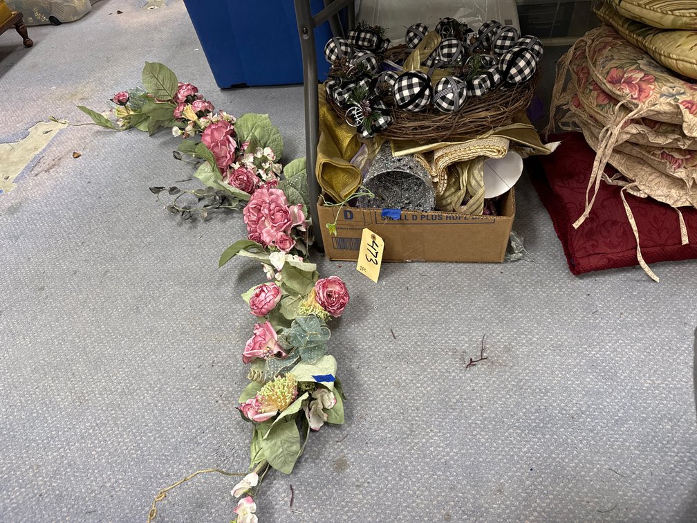 2 Pcs - Floral Decor - Wreath - Holiday Decor & More