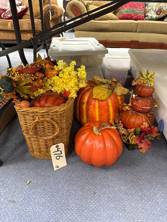 4 Pcs - Wicker Basket & Pumpkin Decor