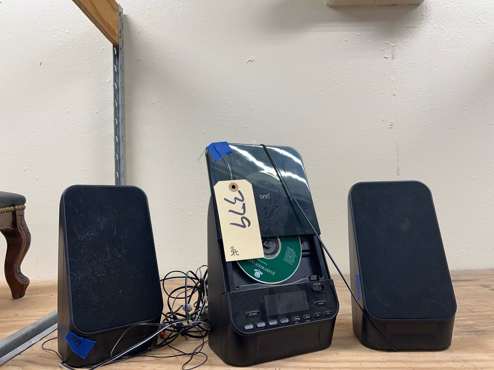 Onn Radio w/2 Speakers