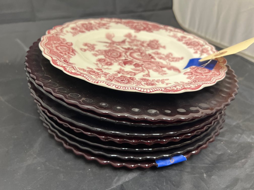 9 Pcs - Crown Dugal Red Plate & 8 Red Glass Plates