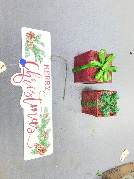 Metal Christmas Sign & Metal Nesting Gift Decor