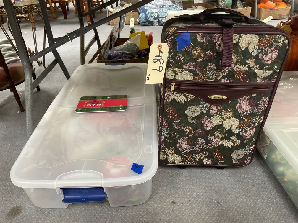 Rolling Floral Luggage & Red/Green Placemats