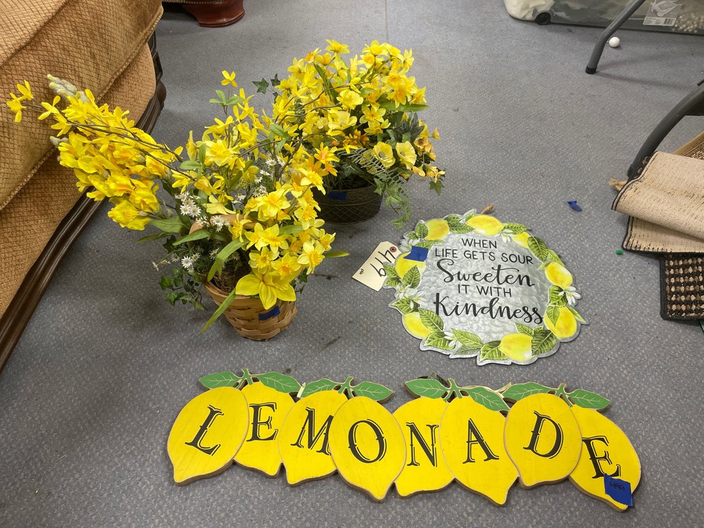 4 Pcs - Wood & Metal Signs - Planters - Floral Picks