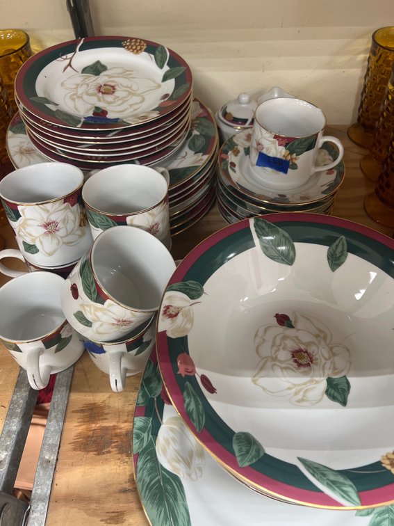 Tienshaan Gold Rimmed Dinnerware