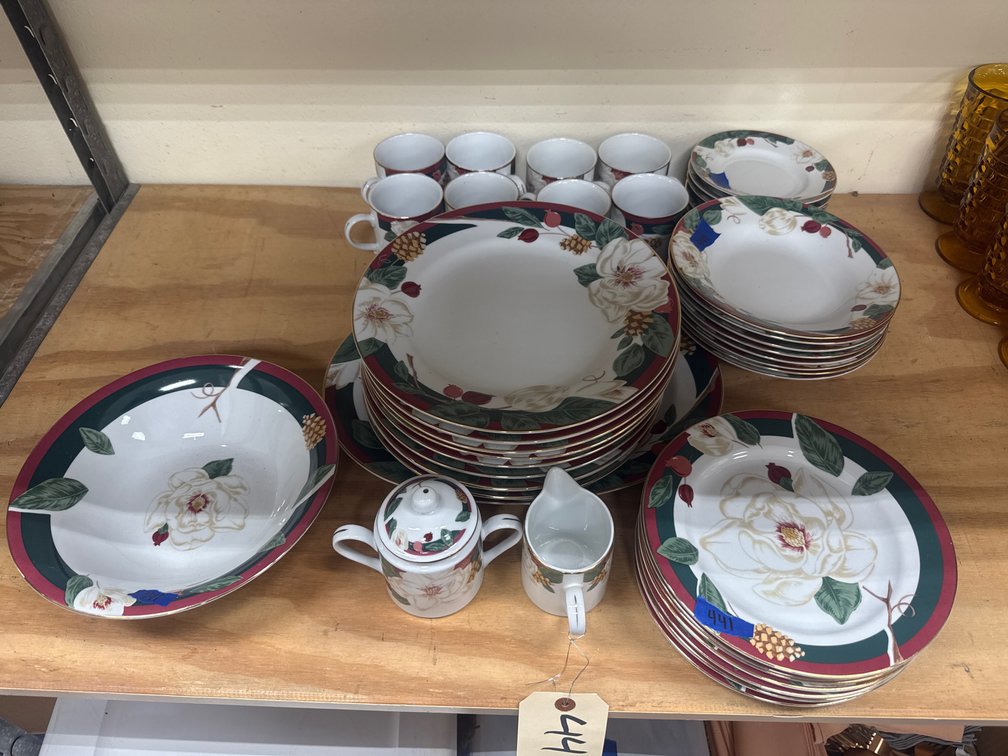 Tienshaan Gold Rimmed Dinnerware