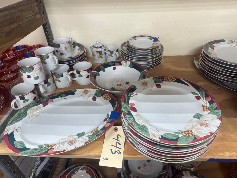Tienshaan Gold Rimmed Dinnerware