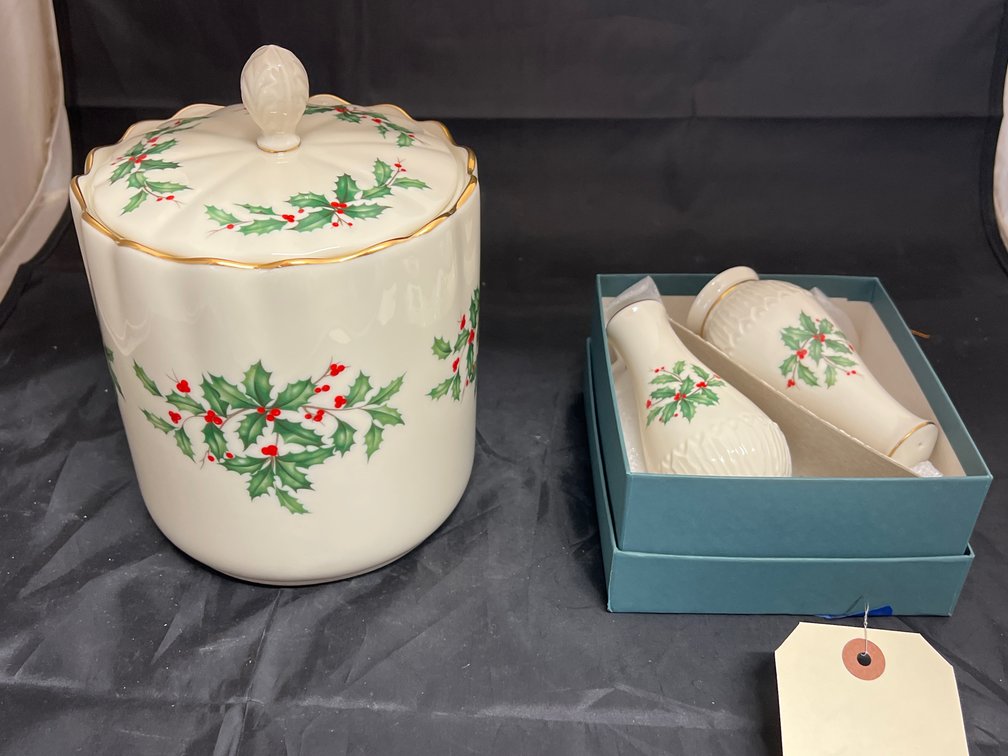 2 Pcs - Lennox Holiday Biscuit Jar & Salt/Peppers