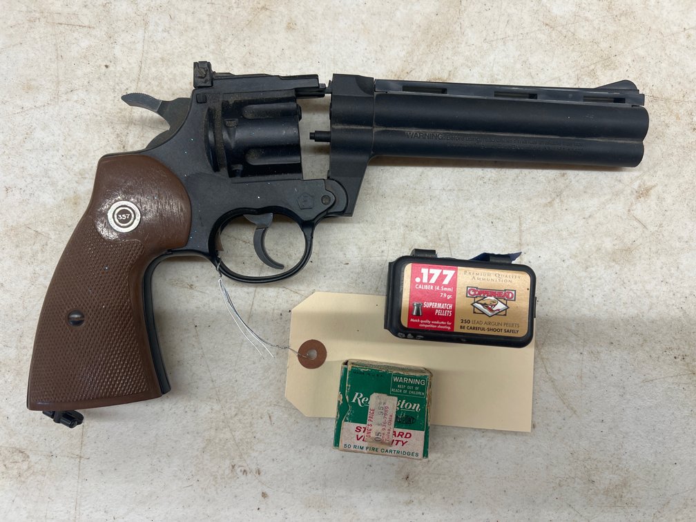 Crossman Revolver Pellet Gun w/Pellets