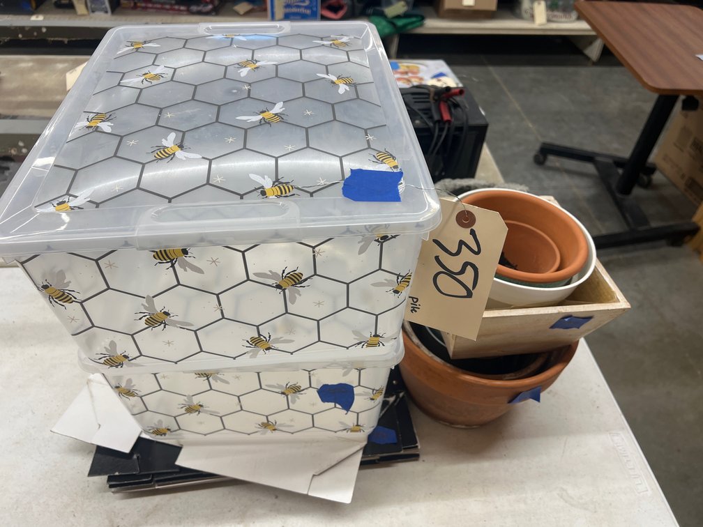 Planters & Pots - Plastic Bee Totes w/Lids