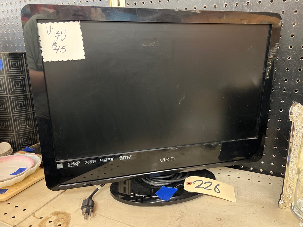 Vizio TV - no remote 21"