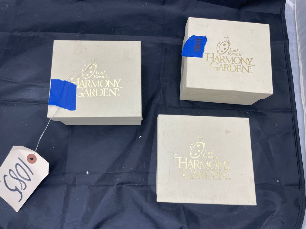 3 Pcs - Lord Byron Figurines in boxes