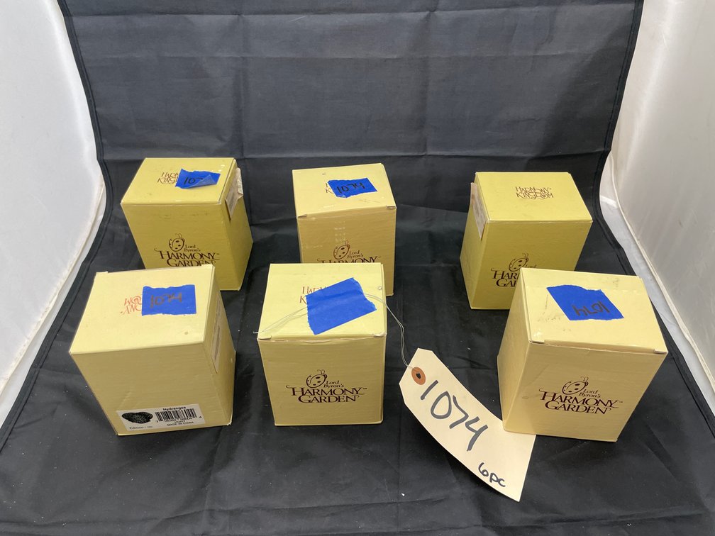 6 Pcs - Lord Byron Figurines in boxes